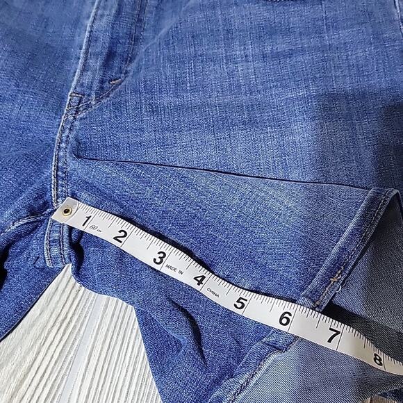 Levi's Mid Jean Shorts Womens Size Waist 29 US8 - Picture 8 of 8
